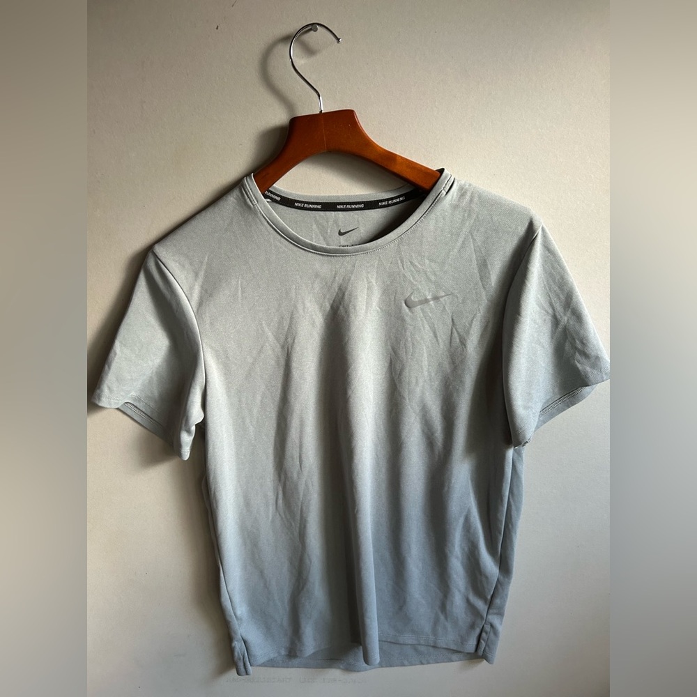 Nike Women's Light Gray Short Sleeve Tee